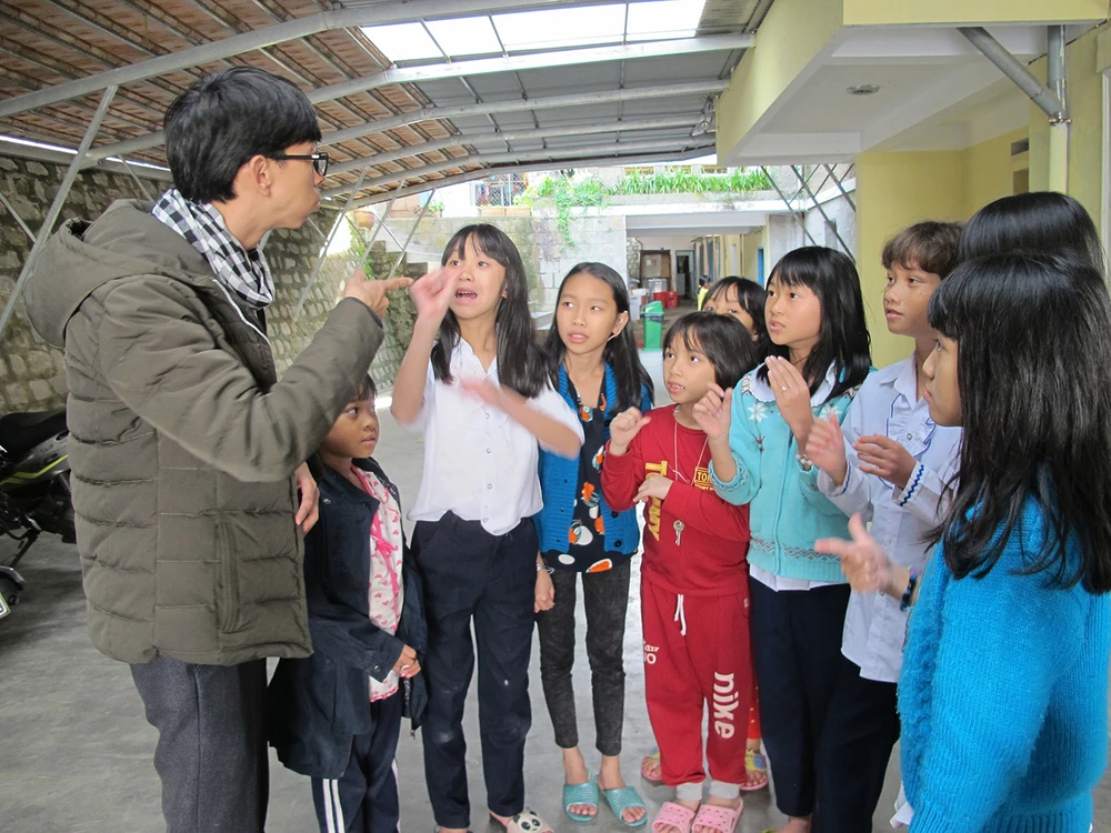 Giúp trẻ khiếm thính hòa nhập cộng đồng ảnh 1 Giúp trẻ khiếm thính hòa nhập cộng đồng ảnh 1
