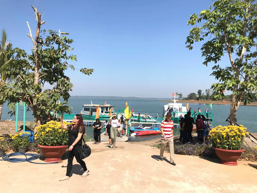 Đi giữa màu xanh đảo Ó ảnh 1