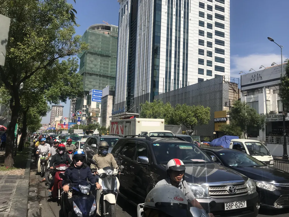 Người dân tấp nập trở lại TPHCM sau kỳ nghỉ lễ ảnh 6 Người dân tấp nập trở lại TPHCM sau kỳ nghỉ lễ ảnh 6