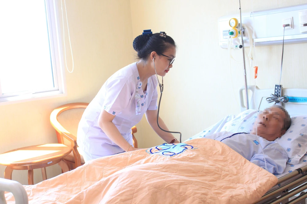 Thầm lặng nghề điều dưỡng ảnh 1 Thầm lặng nghề điều dưỡng ảnh 1