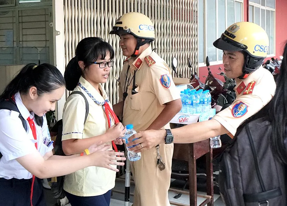 Ngày thứ hai kỳ thi tuyển sinh lớp 10: An toàn, nghiêm túc ảnh 3