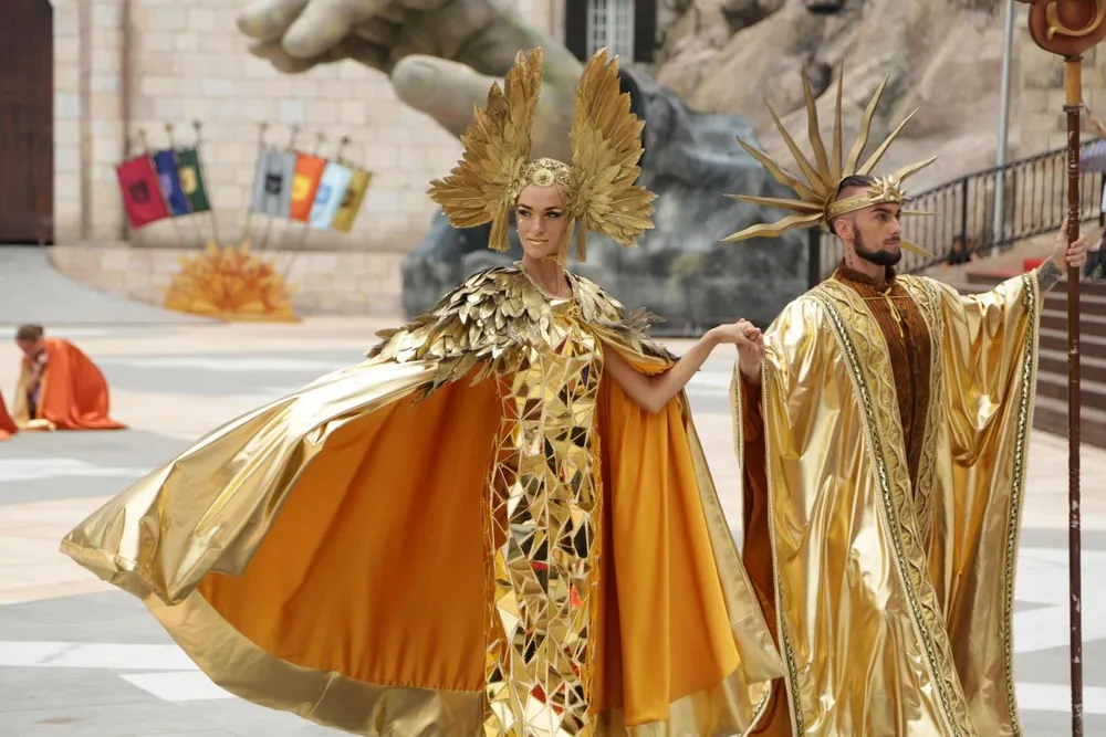 Choáng ngợp với những xứ sở đẹp chất ngất trong show “Vũ hội Ánh Dương” ảnh 6