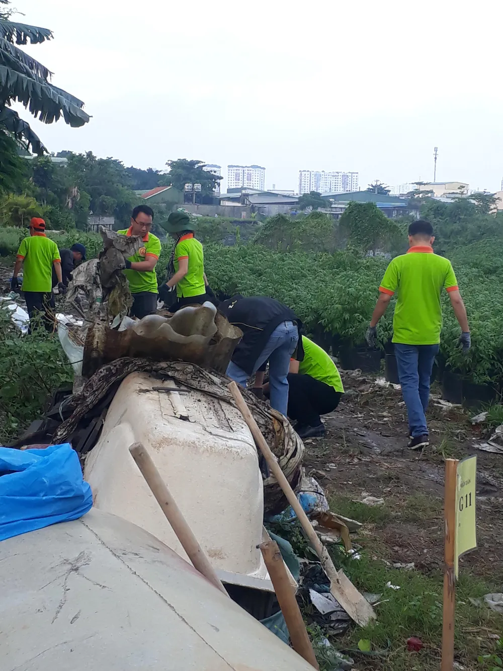 Tổng vệ sinh tại một số điểm kênh Tham Lương - Bến Cát - rạch Nước Lên ảnh 1 Tổng vệ sinh tại một số điểm kênh Tham Lương - Bến Cát - rạch Nước Lên ảnh 1