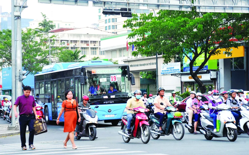 Hoạt động xe buýt ngày càng “èo uột” ảnh 1 Hoạt động xe buýt ngày càng “èo uột” ảnh 1