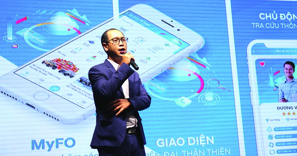 Ông Phạm Trương Hoàng Vũ - Giám đốc Nghiên cứu & Phát triển Sài Gòn Ford, trong buổi giới thiệu tính năng mới, hiện đại của MyFo