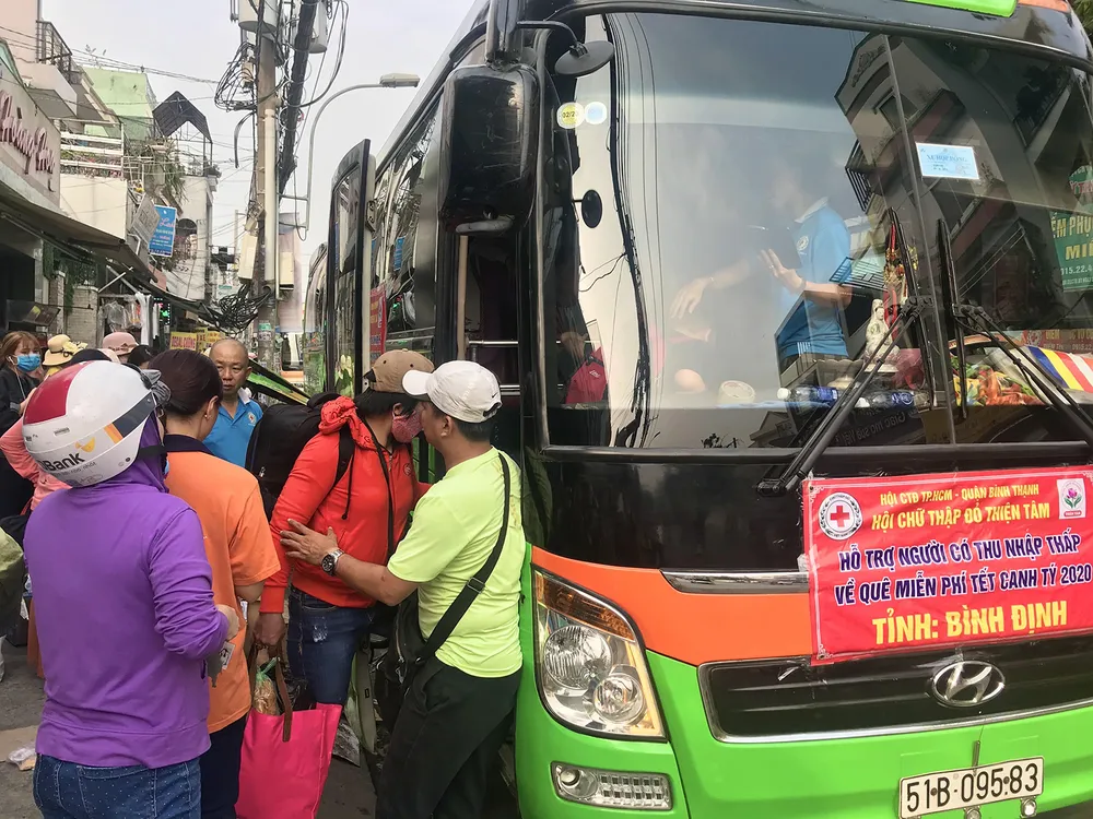 Những chuyến xe chở đầy lòng nhân ái ảnh 1 Những chuyến xe chở đầy lòng nhân ái ảnh 1