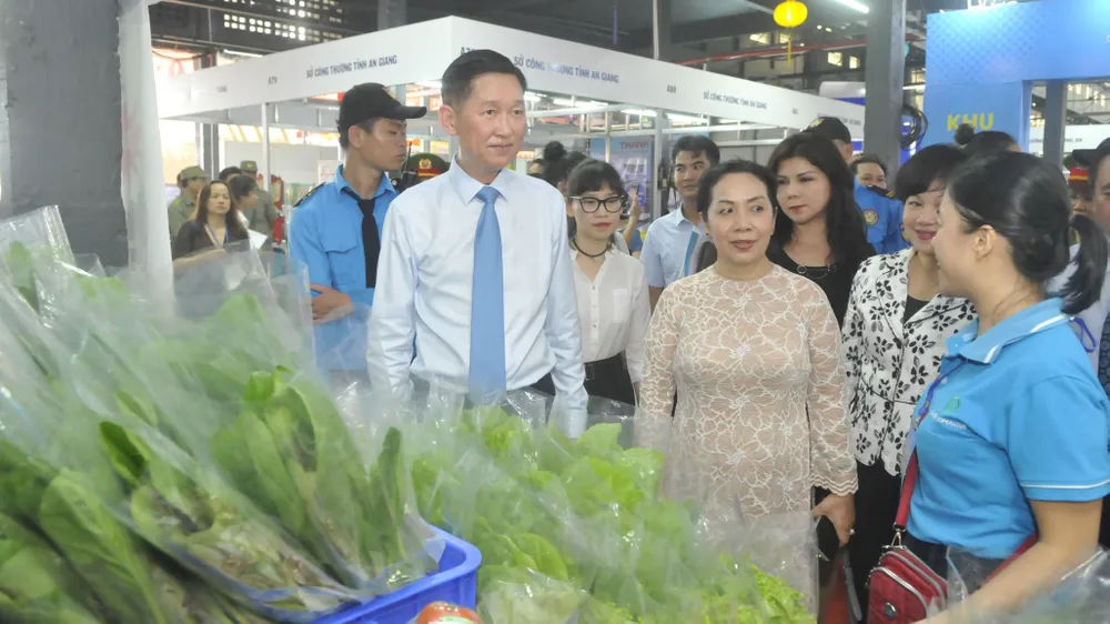 Gần 500 DN tham gia khuyến mãi kích cầu tiêu dùng năm 2020 ảnh 1 Gần 500 DN tham gia khuyến mãi kích cầu tiêu dùng năm 2020 ảnh 1