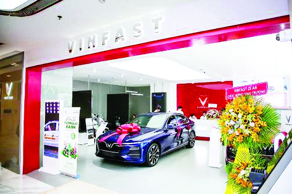 VinFast lập kỷ lục khai trương 27 showroom trong một ngày