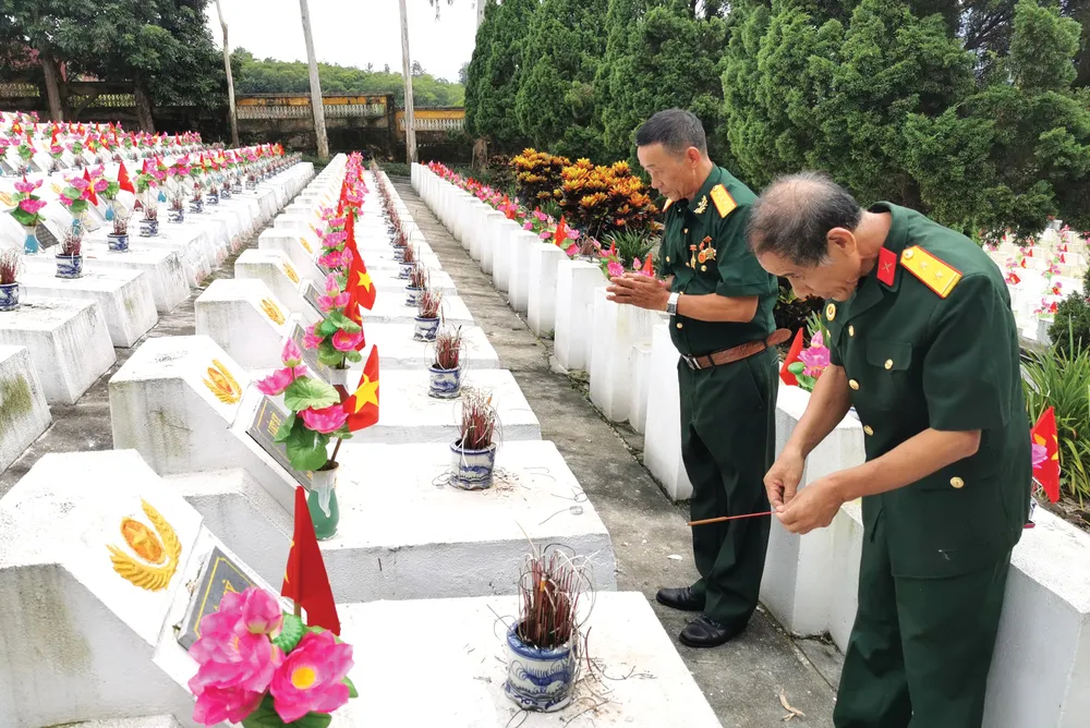 Tri ân các Anh hùng liệt sĩ ảnh 8