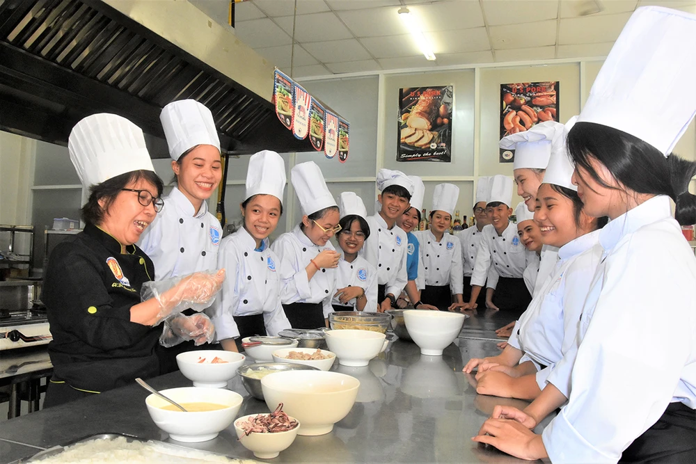 Để trường nghề thoát cảnh lay lắt - Bài 2: Né nghề để kiếm đường vào đại học ảnh 1 Để trường nghề thoát cảnh lay lắt - Bài 2: Né nghề để kiếm đường vào đại học ảnh 1
