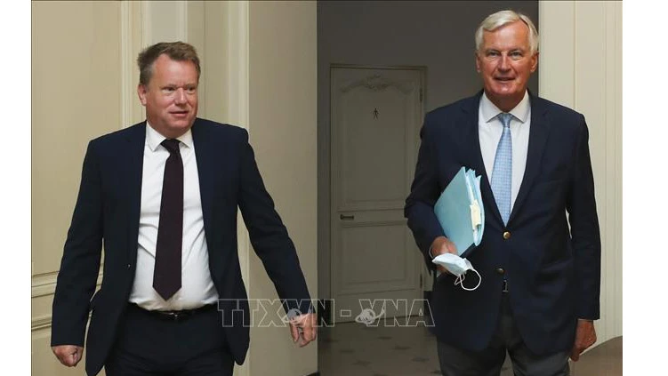 Trưởng đoàn đàm phán thương mại hậu Brexit của EU Michel Barnier (phải) và người đồng cấp Anh David Frost (trái) tại vòng đàm phán ở Brussels, Bỉ ngày 21-8-2020