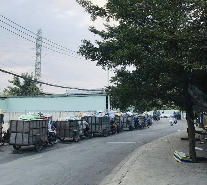 Khổ với trạm trung chuyển rác trước chung cư ảnh 1 Khổ với trạm trung chuyển rác trước chung cư ảnh 1