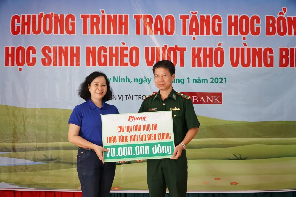 Báo Phụ nữ TPHCM trao 100 học bổng cho học sinh nghèo ở Tây Ninh ảnh 3 Báo Phụ nữ TPHCM trao 100 học bổng cho học sinh nghèo ở Tây Ninh ảnh 3