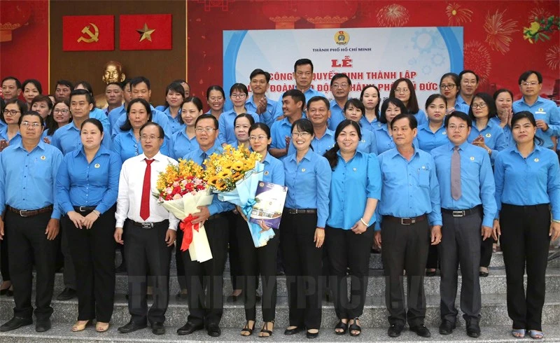 Ban Chấp hành Liên đoàn Lao động TP Thủ Đức ra mắt tại lễ công bố. Ảnh: hcmcpv.org.vn