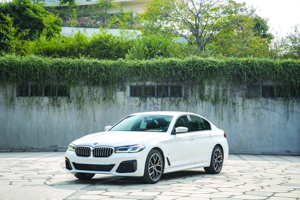 BMW 5 Series mới chính thức ra mắt tại Việt Nam: Thay đổi để dẫn đầu ảnh 1 BMW 5 Series mới chính thức ra mắt tại Việt Nam: Thay đổi để dẫn đầu ảnh 1