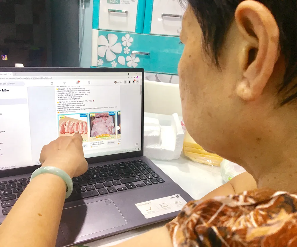 Nhộn nhịp “chợ mạng” ảnh 1 Nhộn nhịp “chợ mạng” ảnh 1