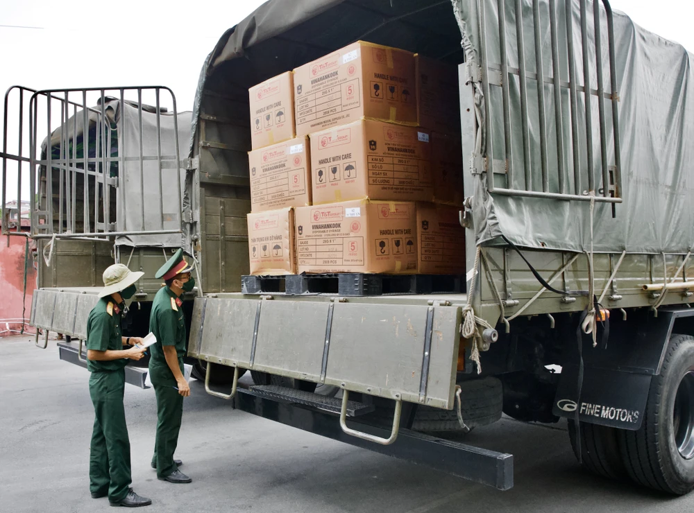 T&T Group bàn giao 8,5 triệu bộ bơm kim tiêm phục vụ chiến dịch tiêm chủng quốc gia phòng Covid-19 ảnh 3 T&T Group bàn giao 8,5 triệu bộ bơm kim tiêm phục vụ chiến dịch tiêm chủng quốc gia phòng Covid-19 ảnh 3