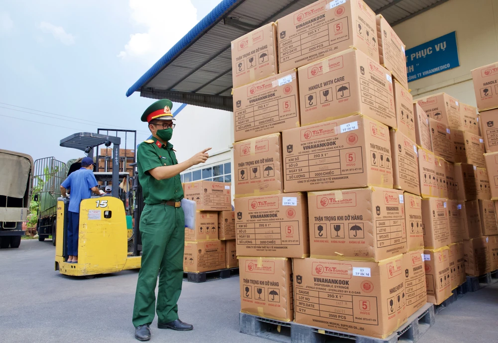 T&T Group bàn giao 8,5 triệu bộ bơm kim tiêm phục vụ chiến dịch tiêm chủng quốc gia phòng Covid-19 ảnh 1 T&T Group bàn giao 8,5 triệu bộ bơm kim tiêm phục vụ chiến dịch tiêm chủng quốc gia phòng Covid-19 ảnh 1