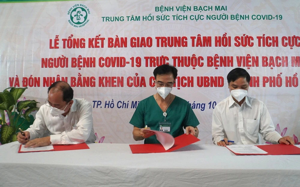 Chuyển giao Trung tâm Hồi sức Covid-19