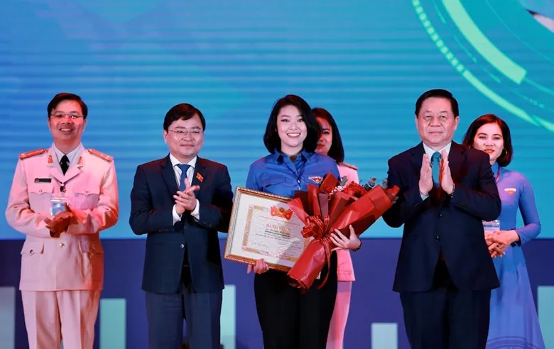 Phát huy mạnh mẽ vai trò của báo cáo viên ảnh 1 Phát huy mạnh mẽ vai trò của báo cáo viên ảnh 1