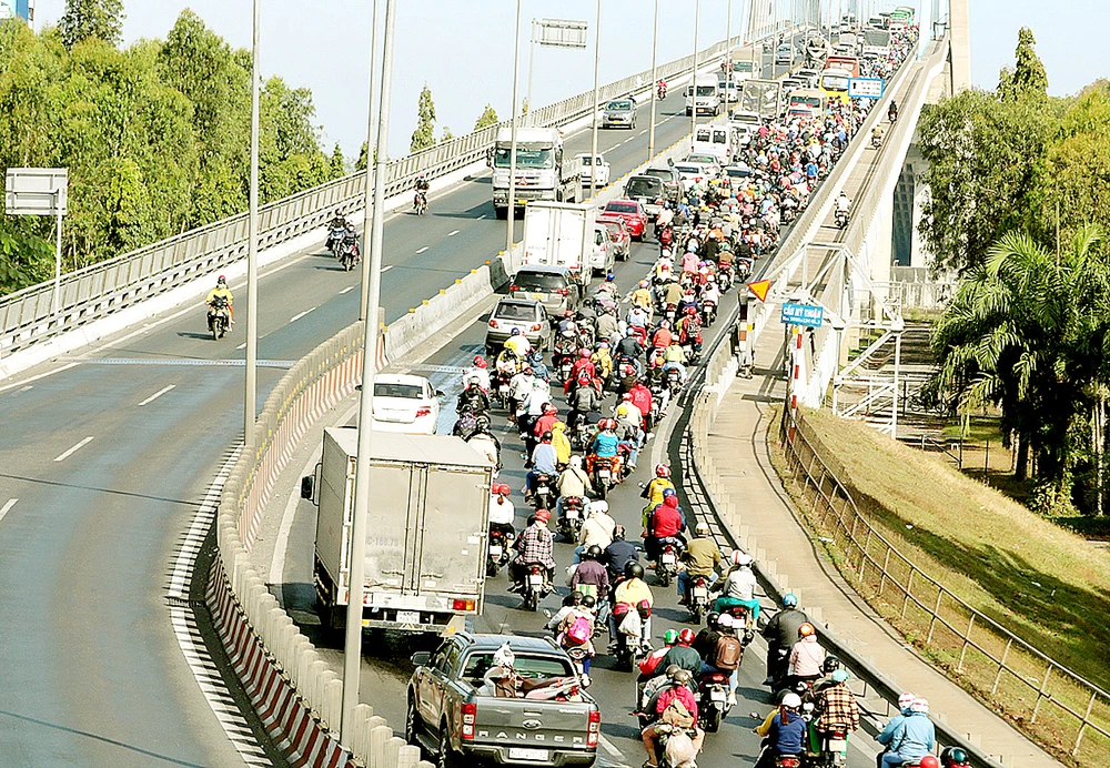 Muôn kiểu trở lại thành phố sau tết ảnh 1 Muôn kiểu trở lại thành phố sau tết ảnh 1