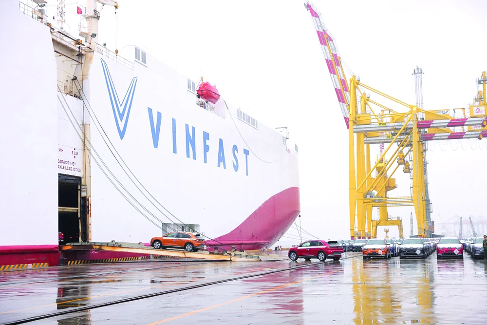 VinFast xuất khẩu lô xe điện đầu tiên ra thế giới