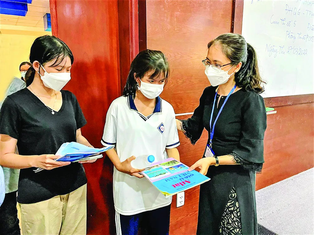 Thí sinh tham dự kỳ thi đánh giá năng lực do ĐH Quốc gia TPHCM tổ chức tại điểm thi TPHCM năm 2022