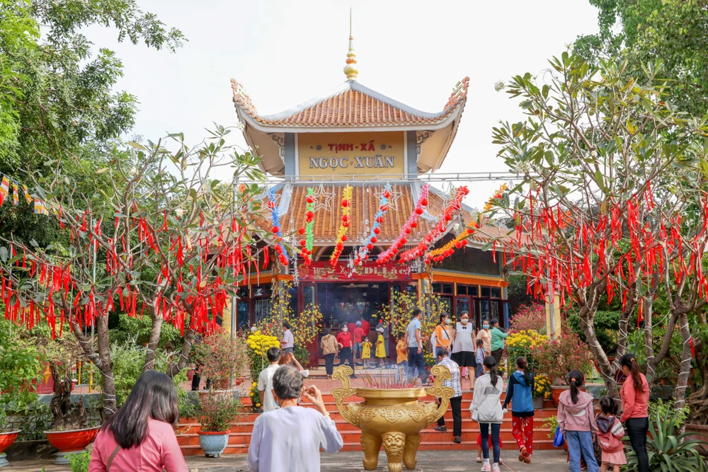 Chùa Đầu Năm: Ý Nghĩa, Các Loại Văn Khấn và Lưu Ý Quan Trọng