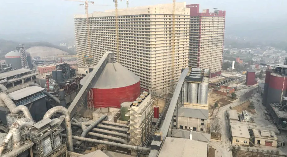 Bên ngoài trang trại chăn nuôi ở TP Ngạc Châu, Trung Quốc. Ảnh: NEW YORK TIMES Bên ngoài trang trại chăn nuôi ở TP Ngạc Châu, Trung Quốc. Ảnh: NEW YORK TIMES