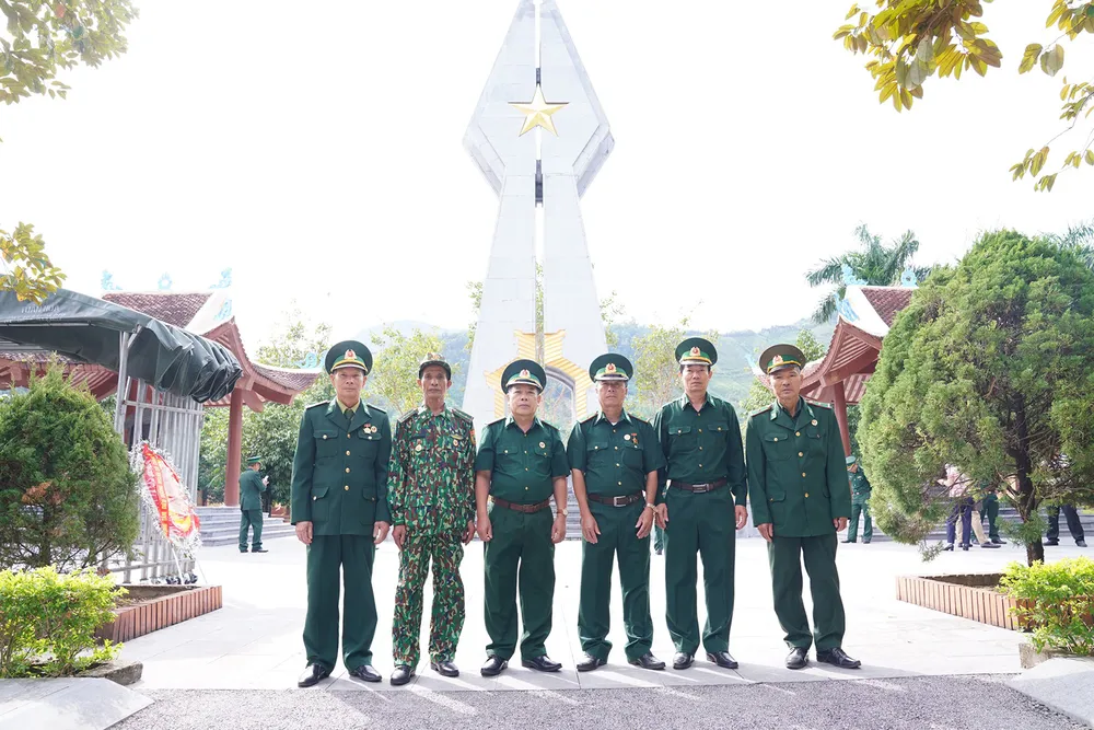 Tại di tích Pò Hèn (tỉnh Quảng Ninh), vào ngày 17-2 hàng năm, các cựu chiến binh trở về đồi Quế, đồn Pò Hèn tưởng nhớ đồng đội năm xưa Tại di tích Pò Hèn (tỉnh Quảng Ninh), vào ngày 17-2 hàng năm, các cựu chiến binh trở về đồi Quế, đồn Pò Hèn tưởng nhớ đồng đội năm xưa