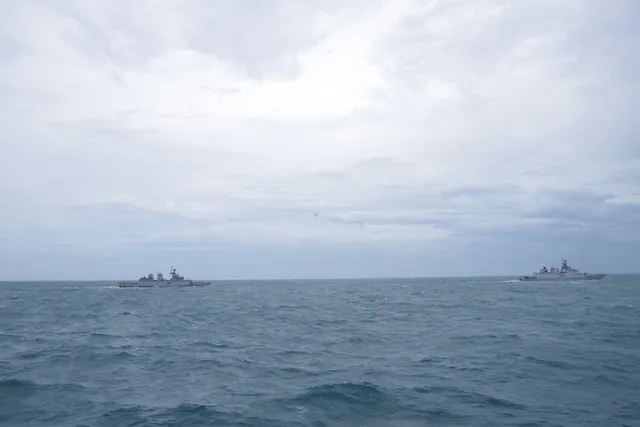 Luyện tập đội hình hàng dọc với Hải quân Đức Luyện tập đội hình hàng dọc với Hải quân Đức