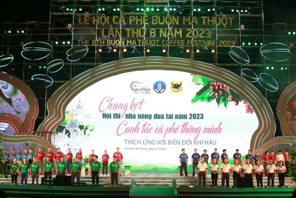 Các đội thi tranh tài sôi nổi Các đội thi tranh tài sôi nổi