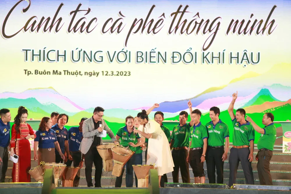 Các đội thi hào hứng tham gia Các đội thi hào hứng tham gia