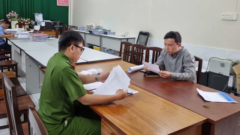 Công an làm việc với bị can Tân