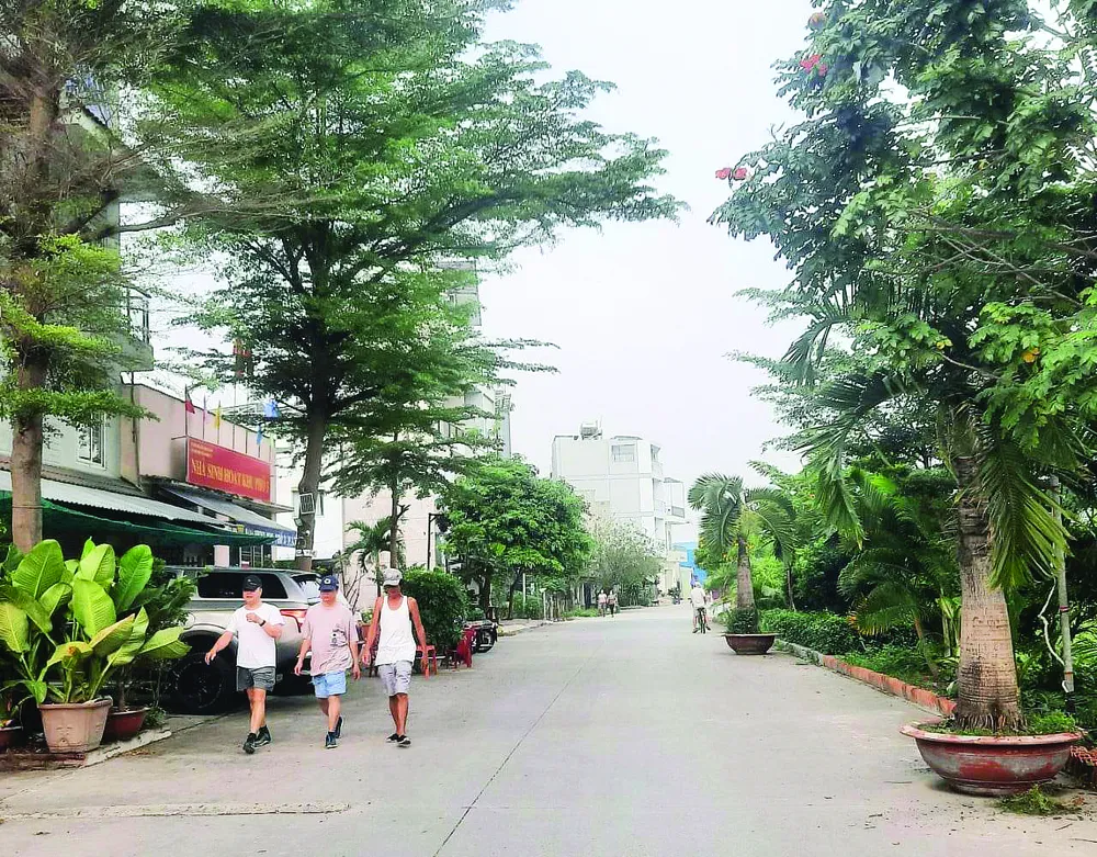 Buổi sáng trên tuyến đường mới dọc kênh Tham Lương do người dân đóng góp xây dựng Buổi sáng trên tuyến đường mới dọc kênh Tham Lương do người dân đóng góp xây dựng