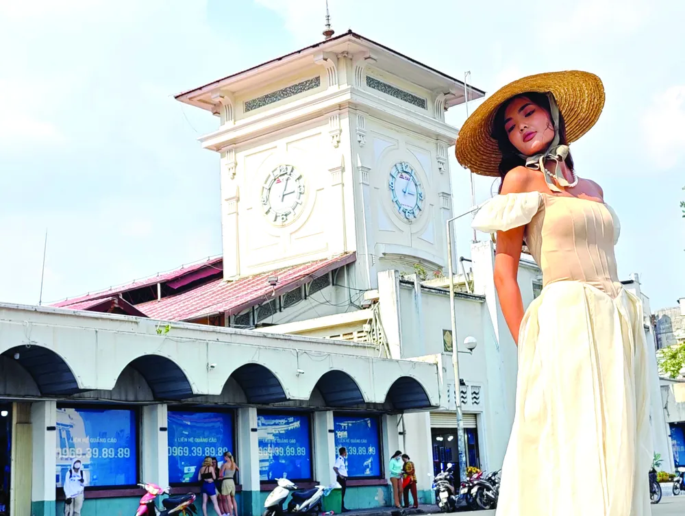 TPHCM với góc chợ Bến Thành. Ảnh: TUẤN FR TPHCM với góc chợ Bến Thành. Ảnh: TUẤN FR