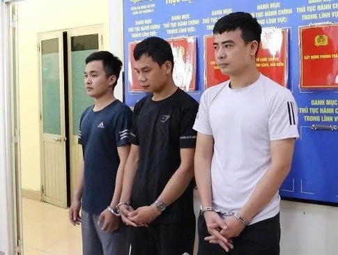 Các đối tượng Phan Văn Tài, Phan Văn Trọng, Phùng Văn Minh tại cơ quan công an Các đối tượng Phan Văn Tài, Phan Văn Trọng, Phùng Văn Minh tại cơ quan công an