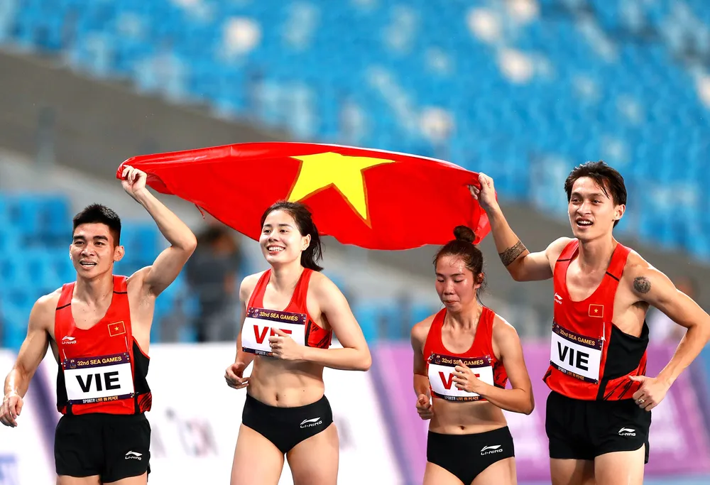 Niềm vui chiến thắng của các VĐV điền kinh Việt Nam