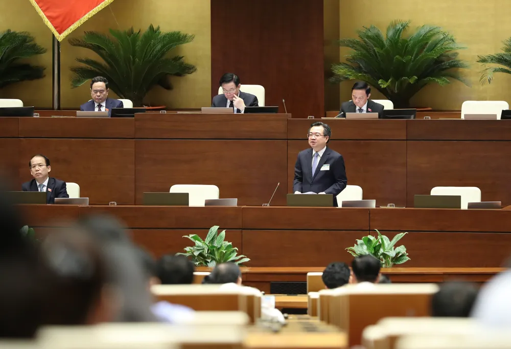 Bộ trưởng Bộ Xây dựng Nguyễn Thanh Nghị giải trình. Ảnh: QUANG PHÚC Bộ trưởng Bộ Xây dựng Nguyễn Thanh Nghị giải trình. Ảnh: QUANG PHÚC