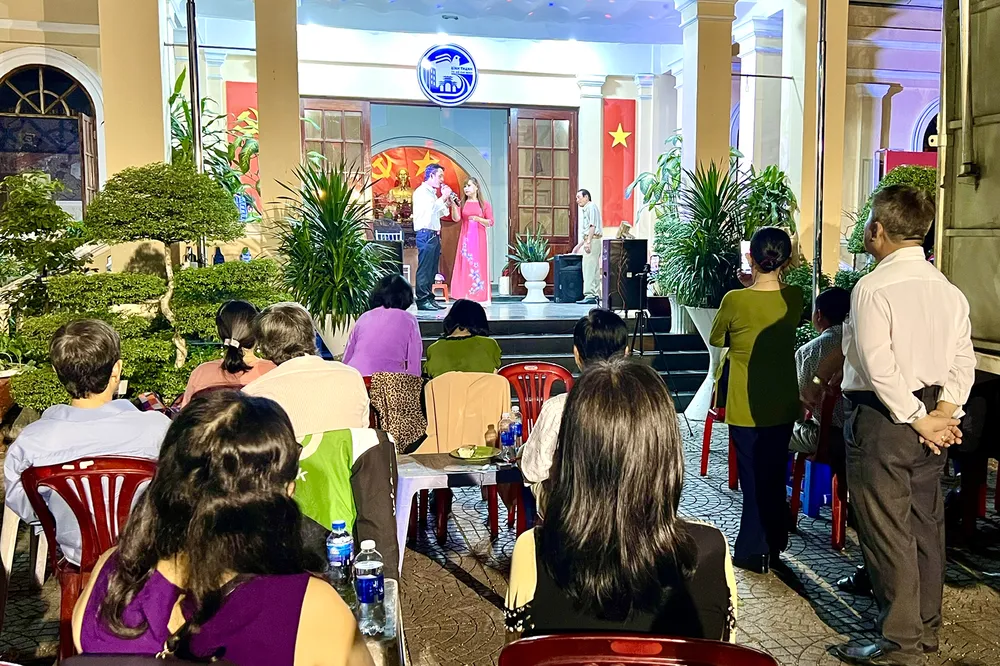 Buổi sinh hoạt đờn ca tài tử tại Nhà truyền thống quận Bình Thạnh