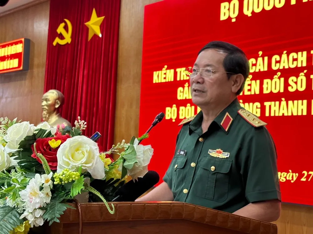 Thượng tướng Lê Huy Vịnh phát biểu kết luận kiểm tra. Ảnh: CAO THĂNG Thượng tướng Lê Huy Vịnh phát biểu kết luận kiểm tra. Ảnh: CAO THĂNG