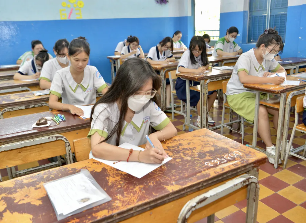 Thí sinh dự thi tại điểm thi Trường THCS Lê Lợi. Ảnh: CAO THĂNG Thí sinh dự thi tại điểm thi Trường THCS Lê Lợi. Ảnh: CAO THĂNG