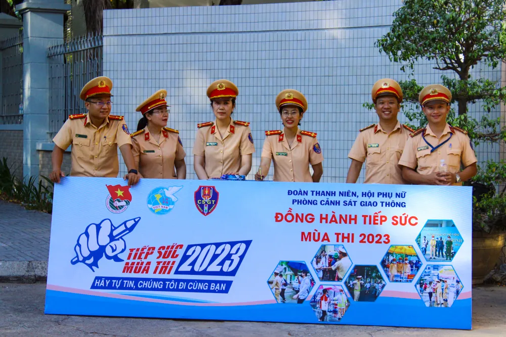 CSGT Đà Nẵng tiếp sức mùa thi CSGT Đà Nẵng tiếp sức mùa thi