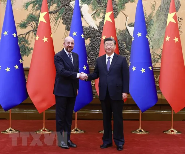 Chủ tịch Hội đồng châu Âu Charles Michel (trái) và Chủ tịch Trung Quốc Tập Cận Bình trong cuộc gặp tại Bắc Kinh năm 2022. Ảnh: THX/TTXVN Chủ tịch Hội đồng châu Âu Charles Michel (trái) và Chủ tịch Trung Quốc Tập Cận Bình trong cuộc gặp tại Bắc Kinh năm 2022. Ảnh: THX/TTXVN