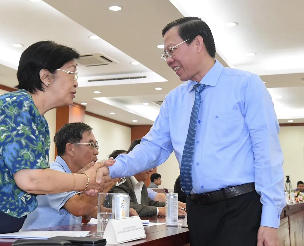 Chủ tịch UBND TPHCM Phan Văn Mãi và nhà ngoại giao Tôn Nữ Thị Ninh. Ảnh: VIỆT DŨNG Chủ tịch UBND TPHCM Phan Văn Mãi và nhà ngoại giao Tôn Nữ Thị Ninh. Ảnh: VIỆT DŨNG