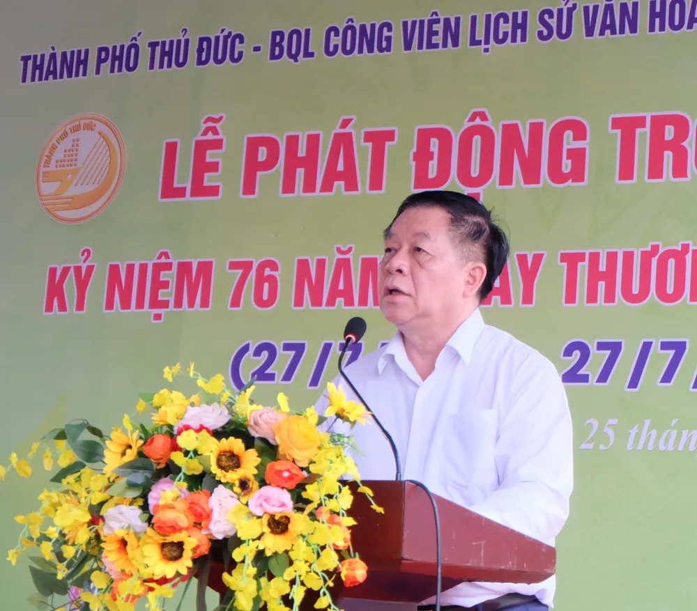 Trưởng Ban Tuyên giáo Trung ương Nguyễn Trọng Nghĩa phát biểu tại lễ trồng cây Trưởng Ban Tuyên giáo Trung ương Nguyễn Trọng Nghĩa phát biểu tại lễ trồng cây