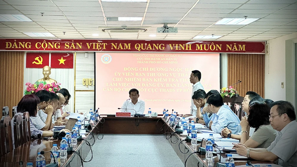 Quang cảnh buổi làm việc. Ảnh: CHÍ THẠCH