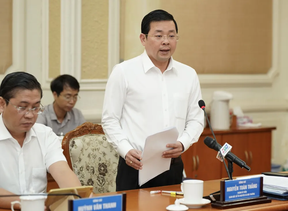 Giám đốc Sở TN-MT TPHCM Nguyễn Toàn Thắng phát biểu tại buổi làm việc. Ảnh: HOÀNG HÙNG Giám đốc Sở TN-MT TPHCM Nguyễn Toàn Thắng phát biểu tại buổi làm việc. Ảnh: HOÀNG HÙNG