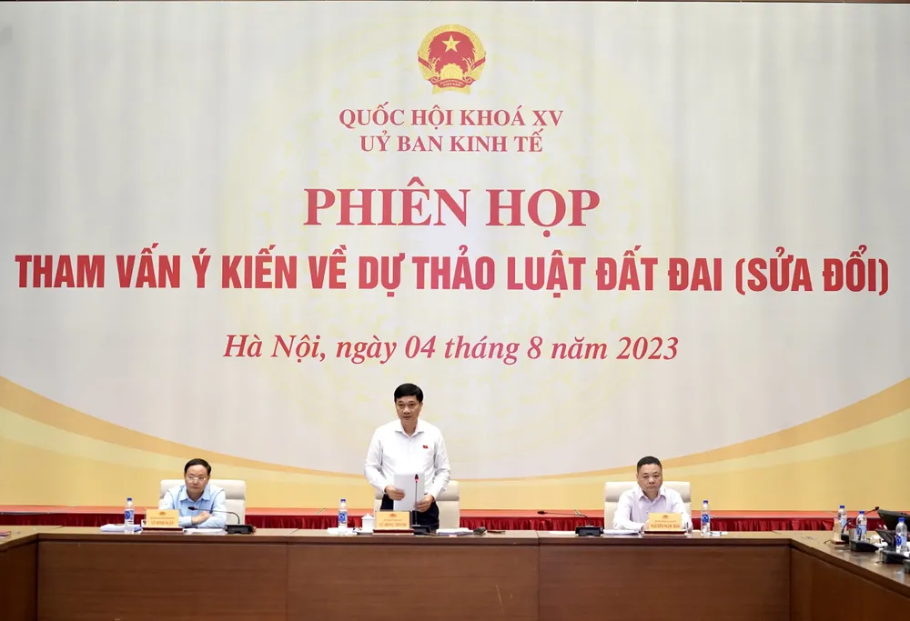 Chủ nhiệm Ủy ban Kinh tế Vũ Hồng Thanh chủ trì phiên họp