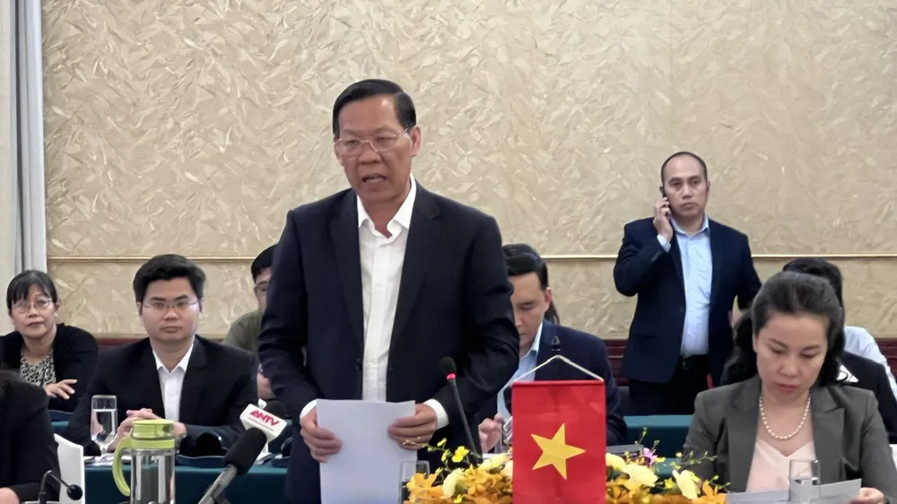 Chủ tịch UBND TPHCM Phan Văn Mãi kêu gọi doanh nghiệp Hàn Quốc đẩy mạnh hơn nữa đầu tư vào TPHCM Chủ tịch UBND TPHCM Phan Văn Mãi kêu gọi doanh nghiệp Hàn Quốc đẩy mạnh hơn nữa đầu tư vào TPHCM